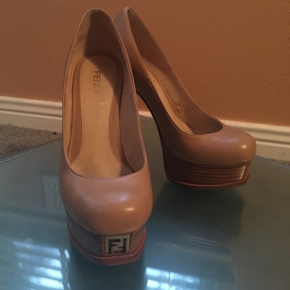 😍Super cute Fendi platform shoes!!!